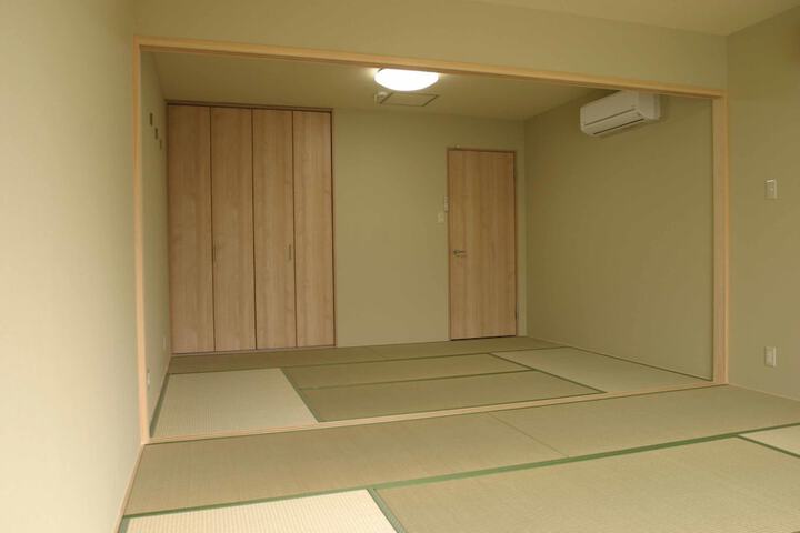 Room 9 of 37