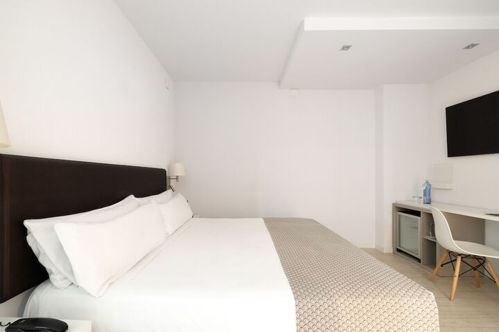 Room 15 of 42