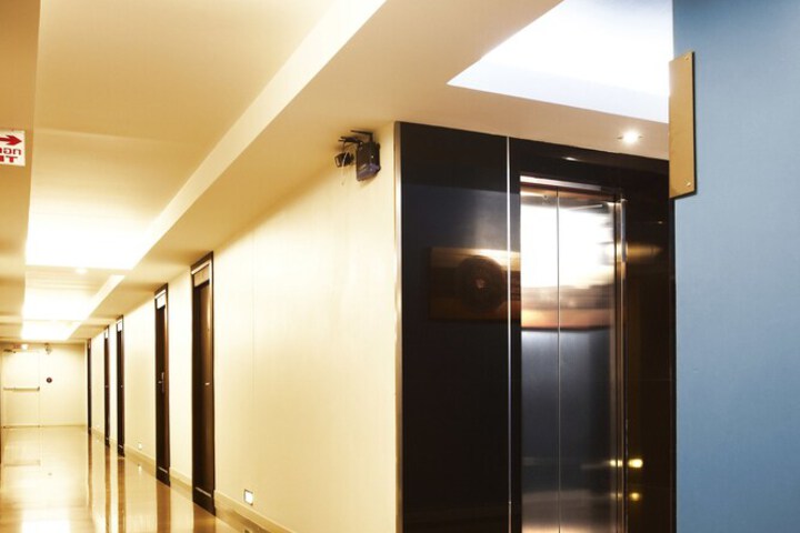Ballroom/Hall 36 of 38