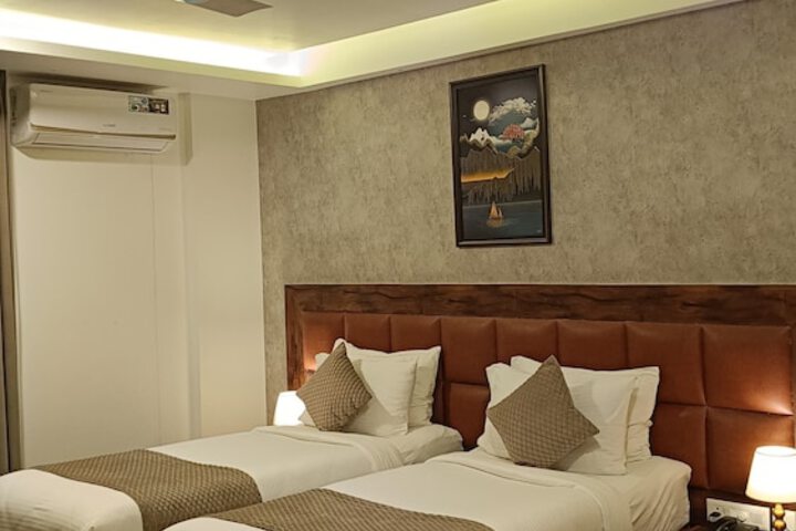 Royal Ace Luxur Hotel