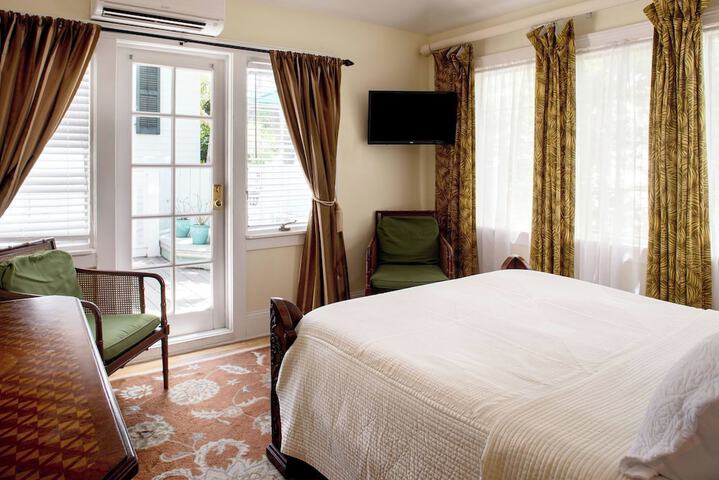 Room 28 of 136