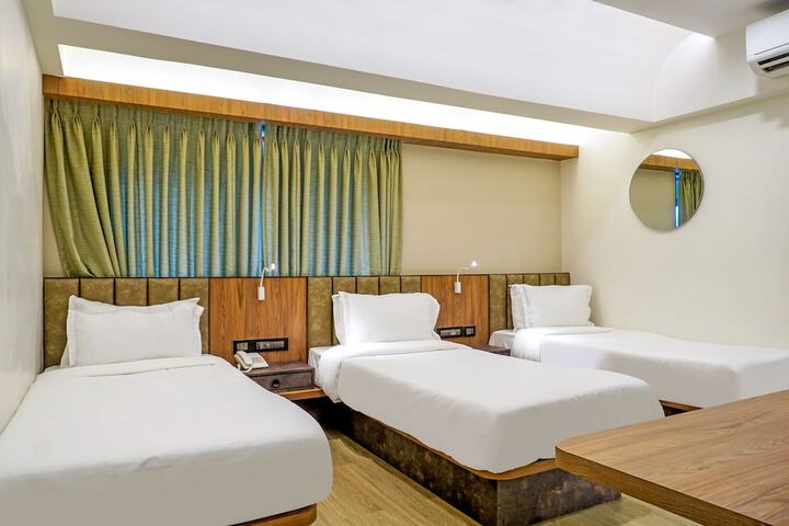 Room 34 of 100
