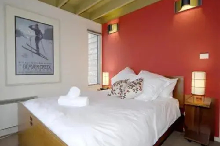 Room 4 of 6