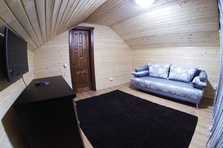 Room 13 of 76