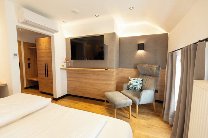 Room 3 of 34