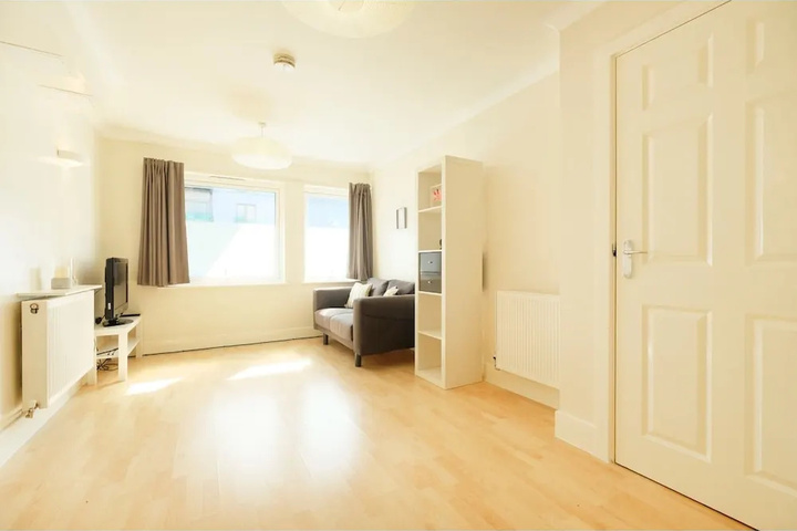 Room 4 of 11