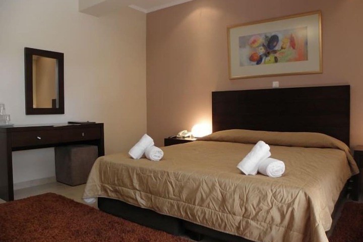 Room 4 of 38