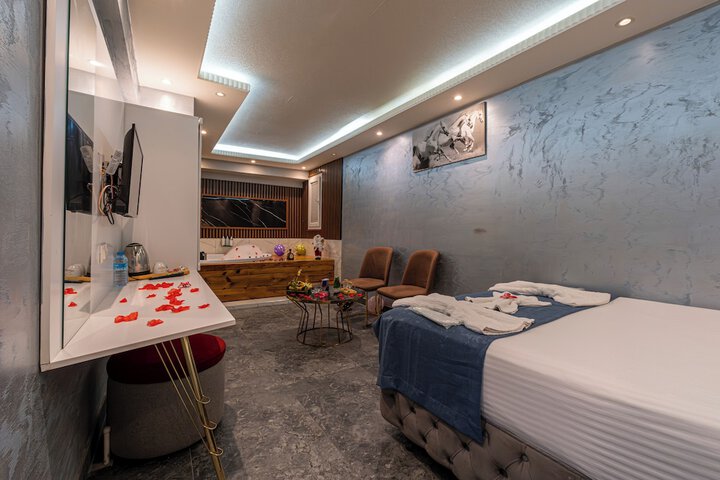 Room 13 of 25