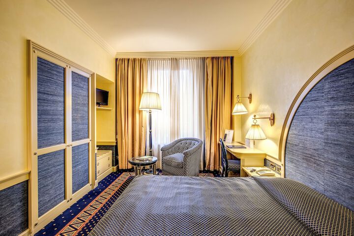 Room 28 of 63