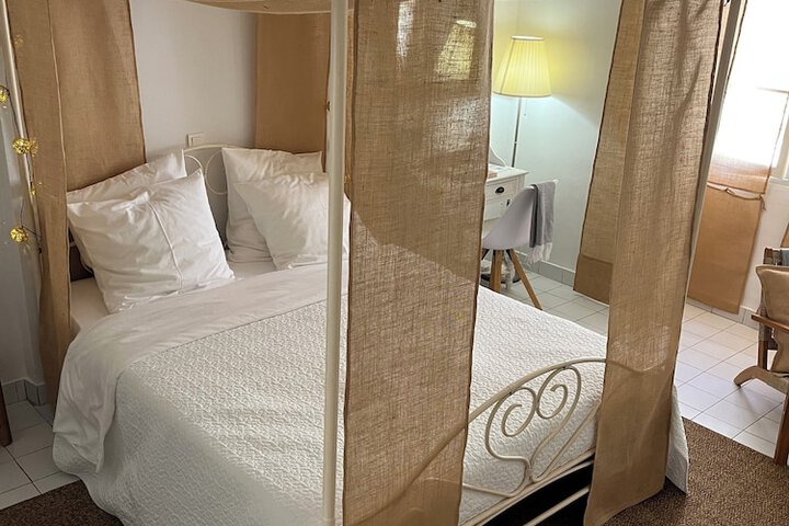 Room 3 of 33