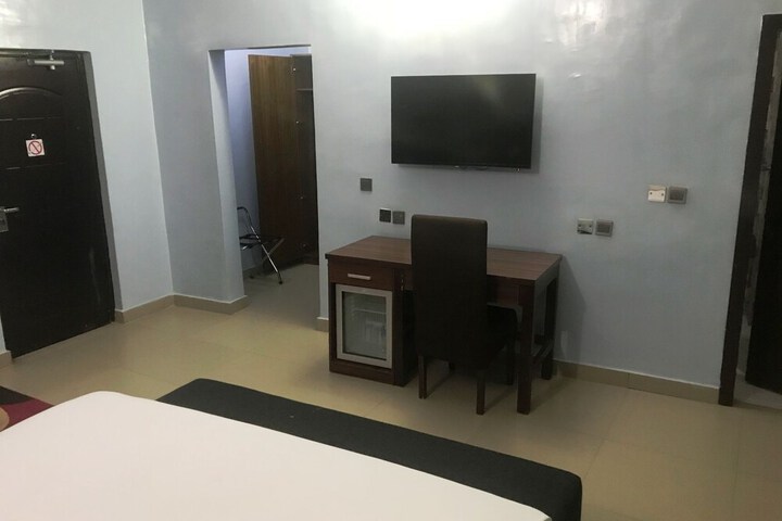 Room 22 of 38