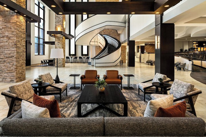 Lobby lounge