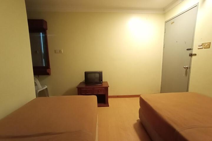 Room 10 of 40