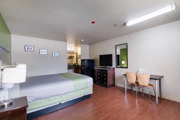 Room 10 of 37