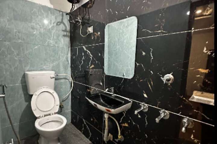 Room 10 of 18