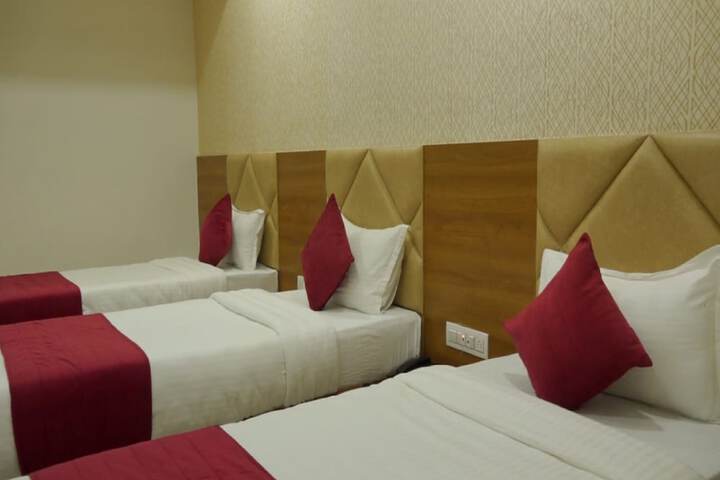 Room 8 of 16