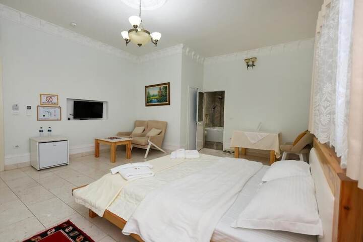 Room 15 of 122