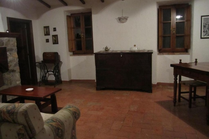 Room 9 of 12