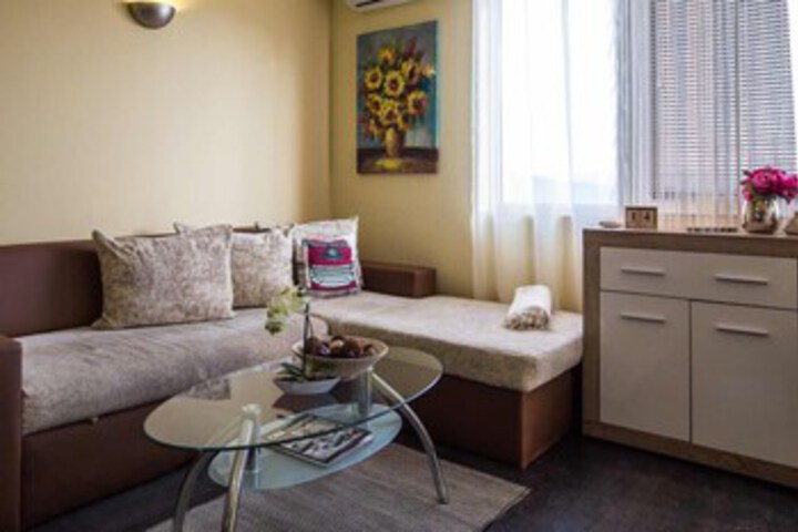 Room 5 of 11