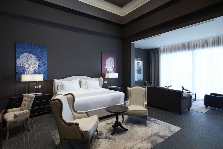 Room 28 of 185