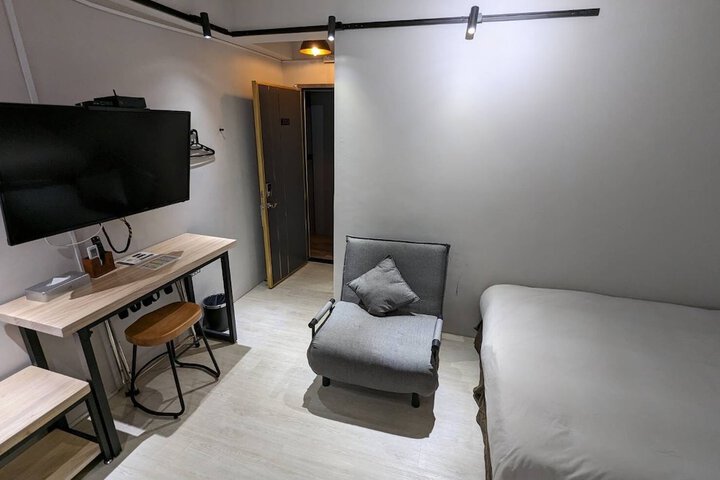 Room 28 of 42