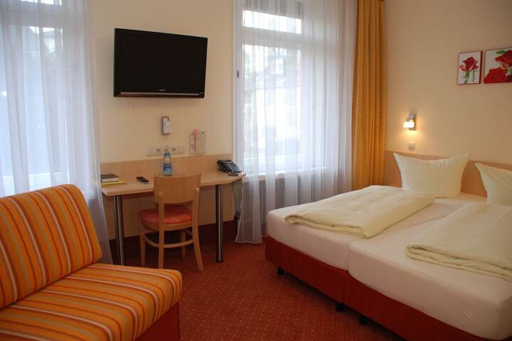 Room 5 of 33