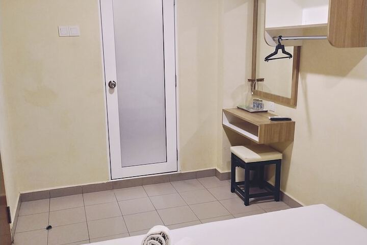Room 27 of 37