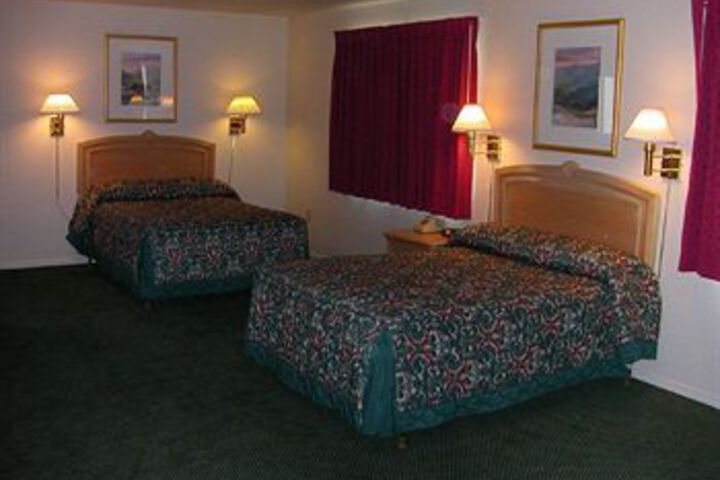 Room 9 of 14