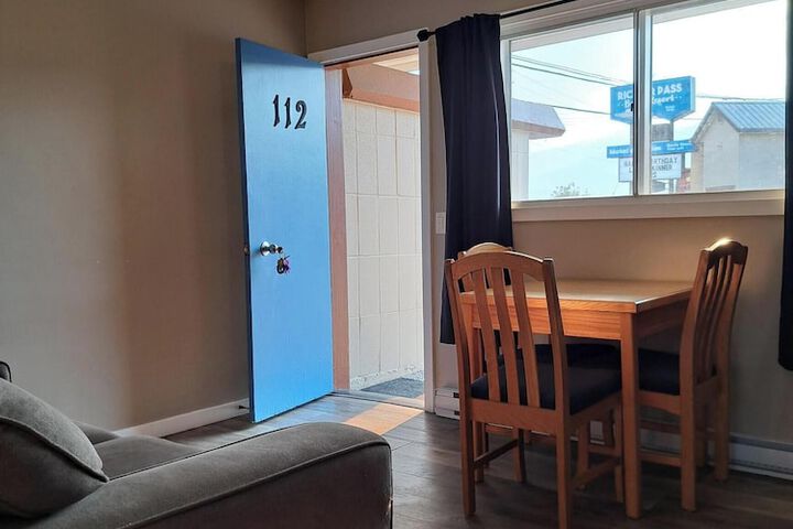 Room 106 of 176