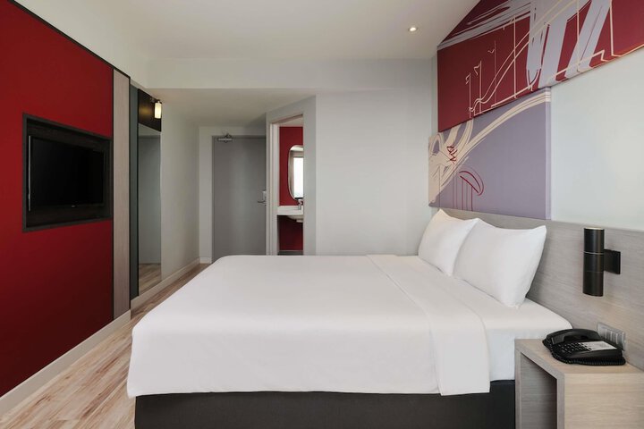 Room 18 of 65