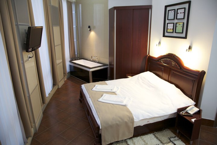 Room 9 of 55