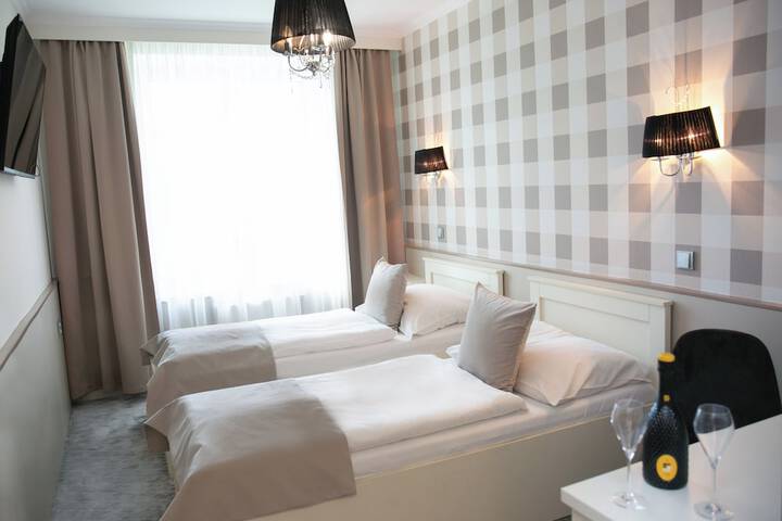 Room 9 of 30