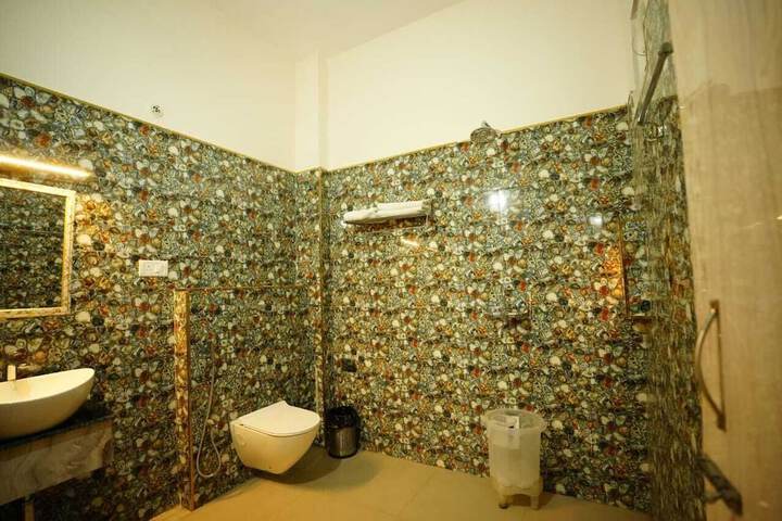 Room 18 of 32