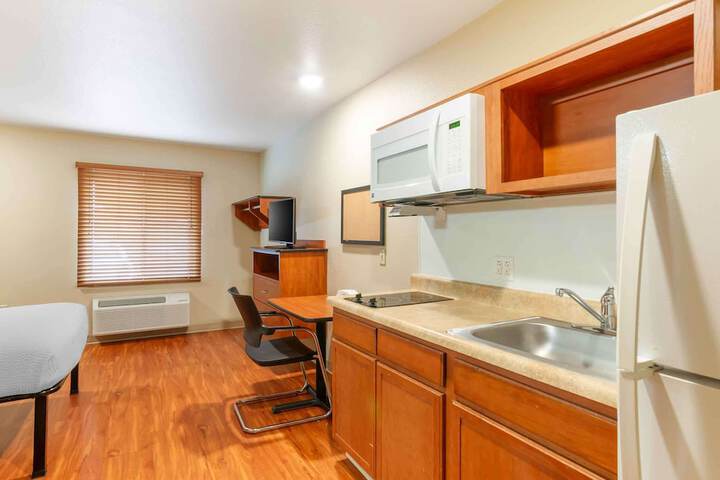 Studio with Double Bed (1 of 16)