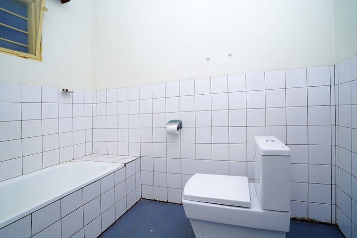 Room 17 of 29