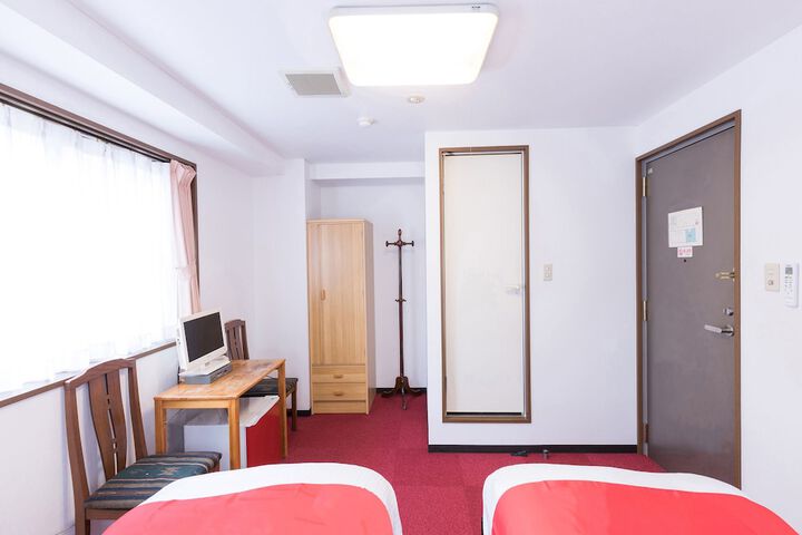 Room 10 of 33