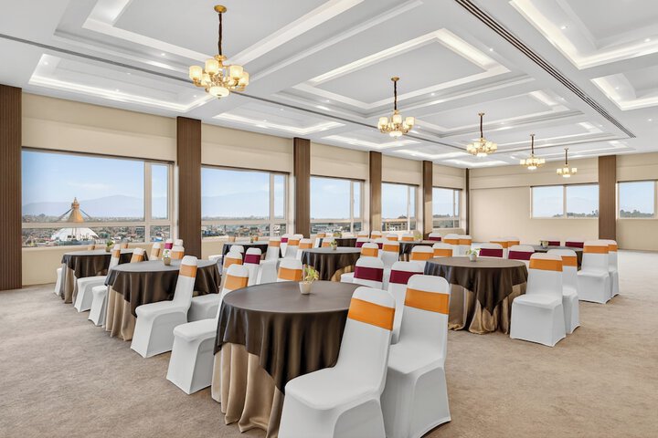 Ballroom/Hall 134 of 147