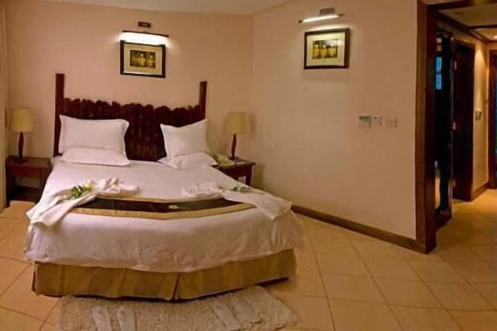 Room 4 of 18