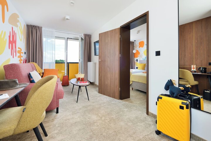 Room 6 of 47