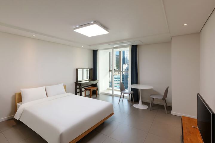 Room 17 of 94