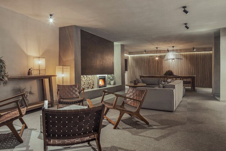 Entrance & Lobby