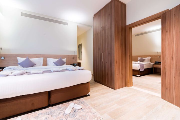 Room 10 of 40