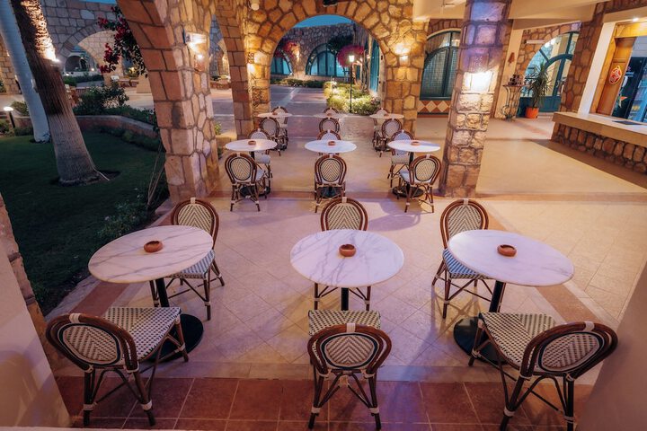 Lounge 96 of 152