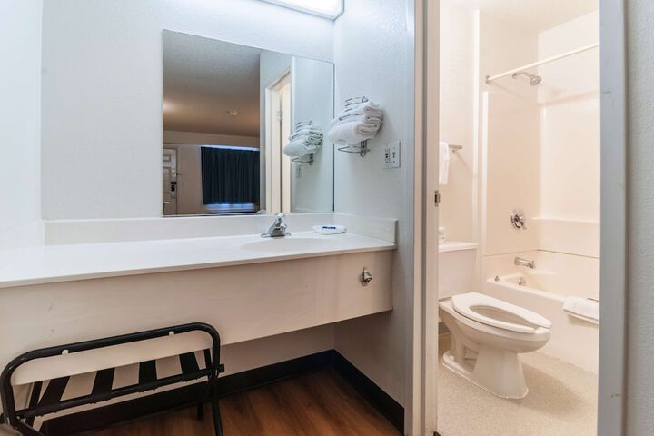 Room 16 of 27