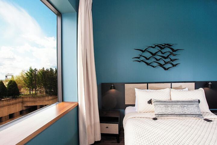 Room 2 of 18