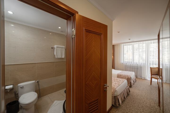 Room 12 of 90