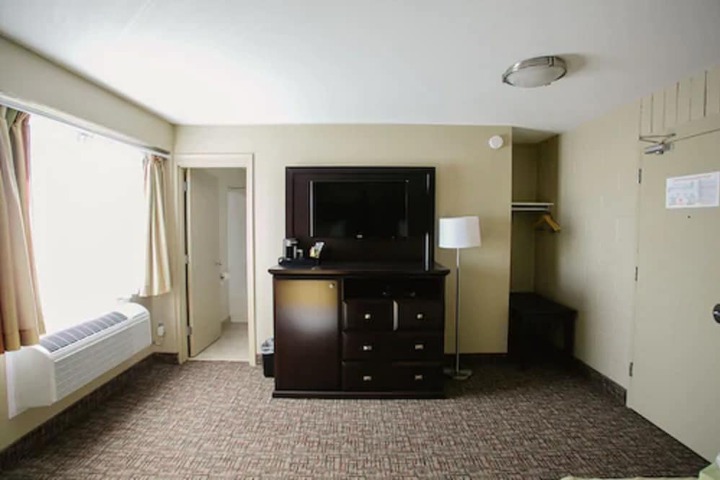 Room 8 of 25