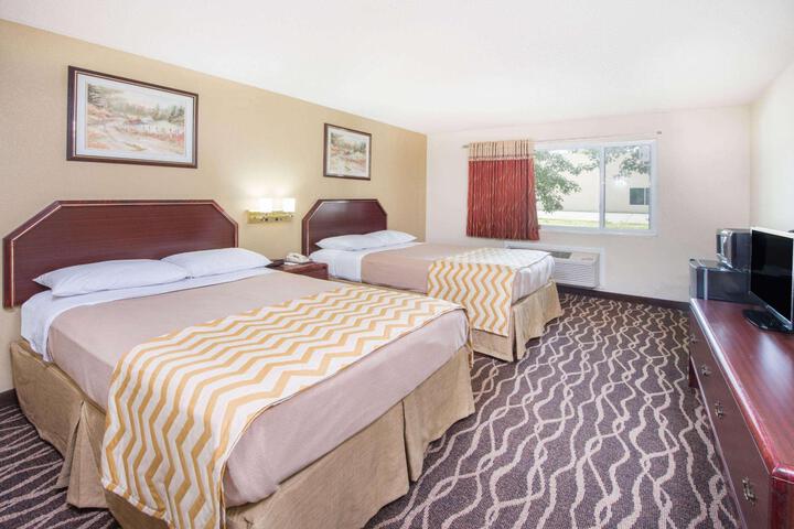 2 Double Beds (3 of 3)