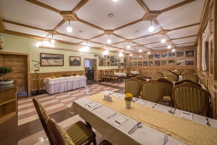 Dining 52 of 91