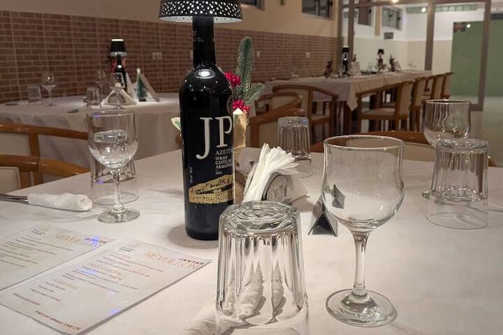 Dining 10 of 12